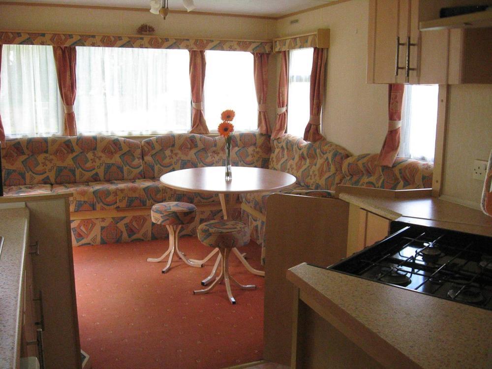Cosy Caravan At Blackmoor Farm Ludchurch 外观 照片