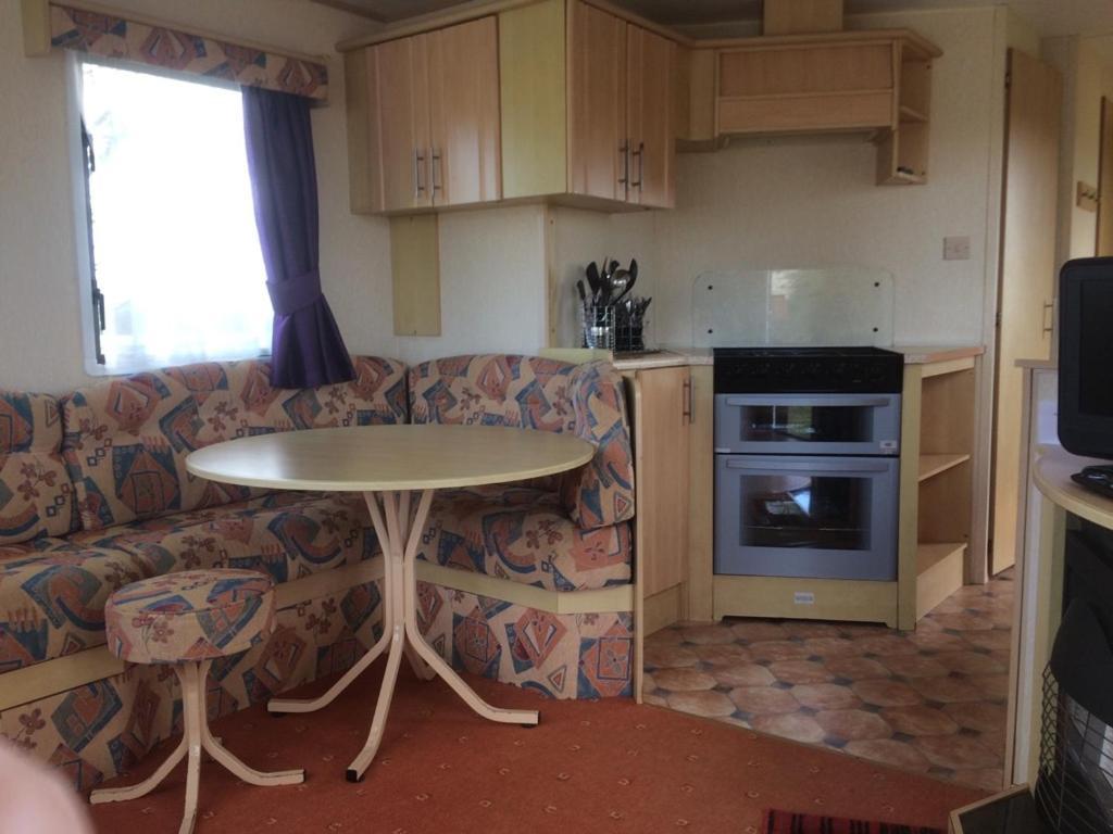 Cosy Caravan At Blackmoor Farm Ludchurch 外观 照片